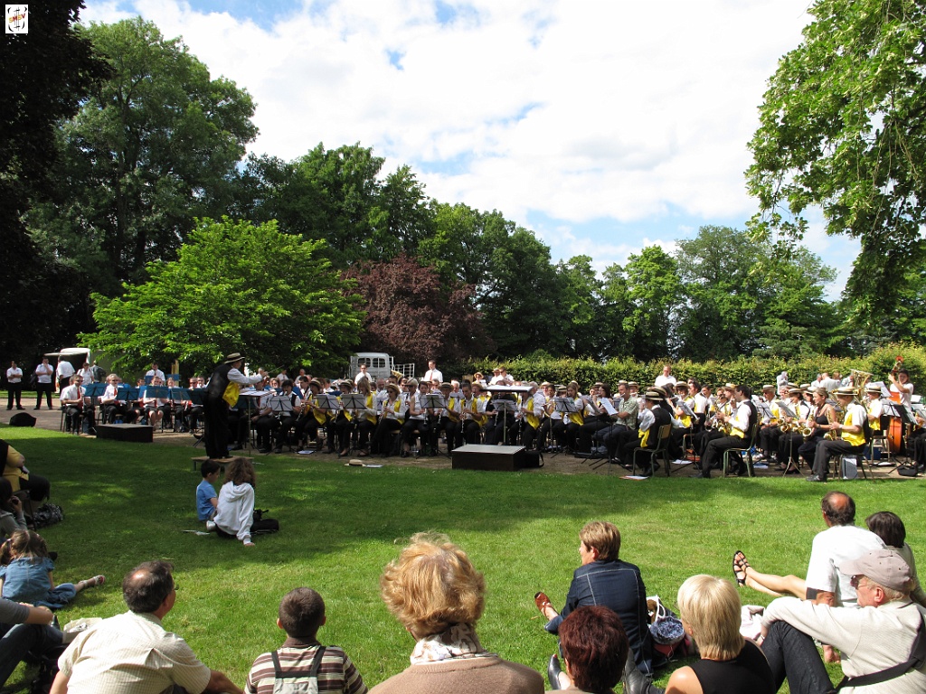 IMG_0259.jpg - Toutes les formations réunies pour les morceaux en commun soit près de 200 musiciens