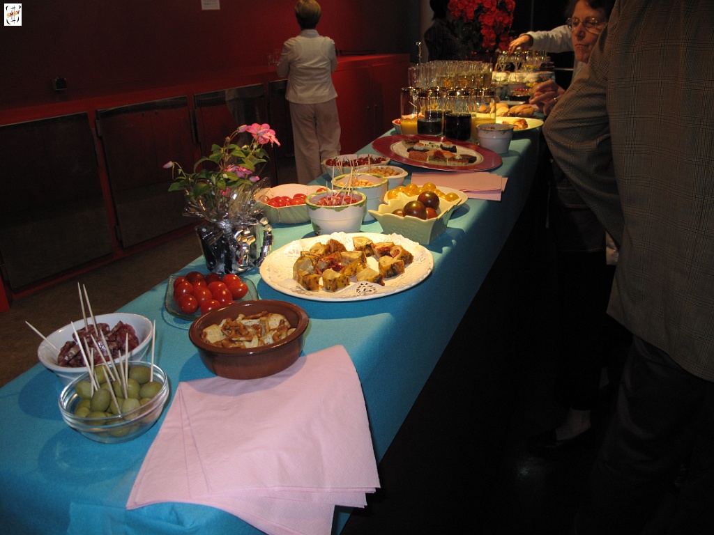 IMG_0110.jpg - Tout grand évènement se terminant par un banquet en Gaule, ici l'harmonie St Marc St Vincent a offert aux musiciens, amis et sponsors un superbe cocktail avec bien sûr le gateau d'anniversaire