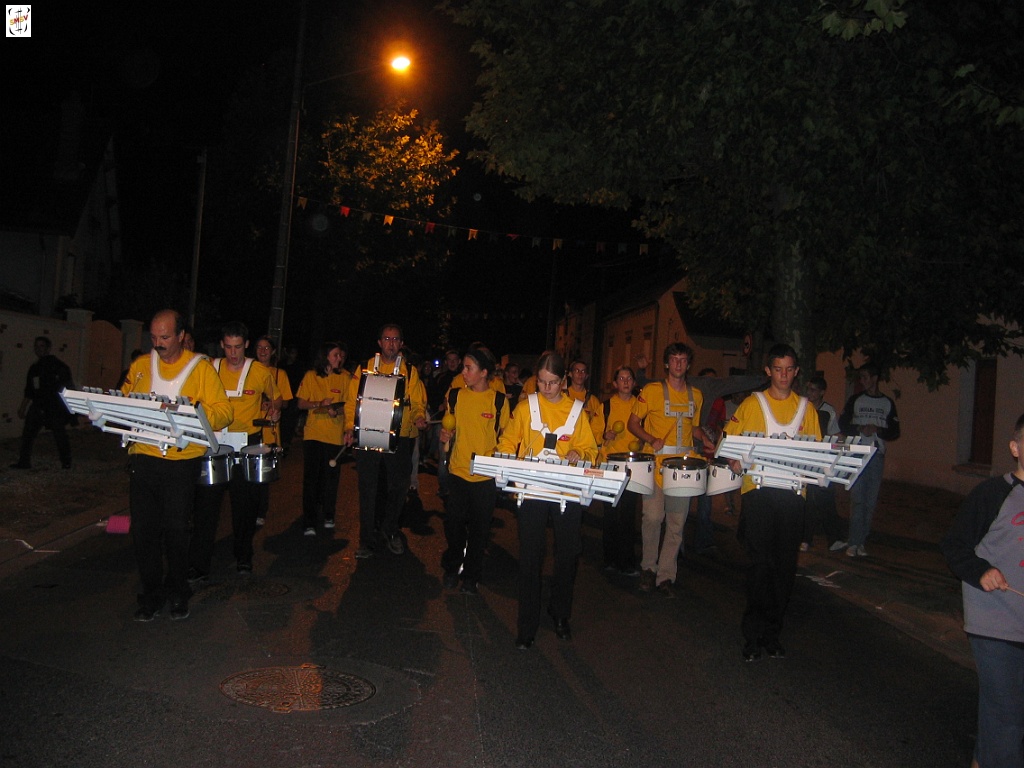 IMG00004.JPG - le groupe invité par le comité des fêtes de la barrière St Marc