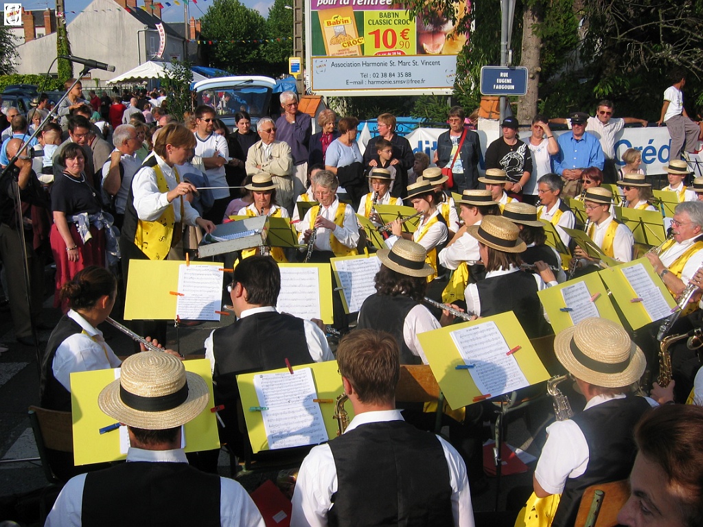 IMG00045.JPG - le concert de clôture de la fête
